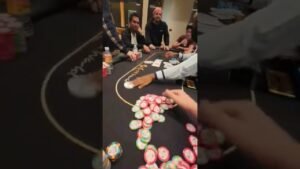 Leia mais sobre o artigo slow roll? all in flop#poker #shorts #viral #drinks #vegas #gambling #gaming #texas