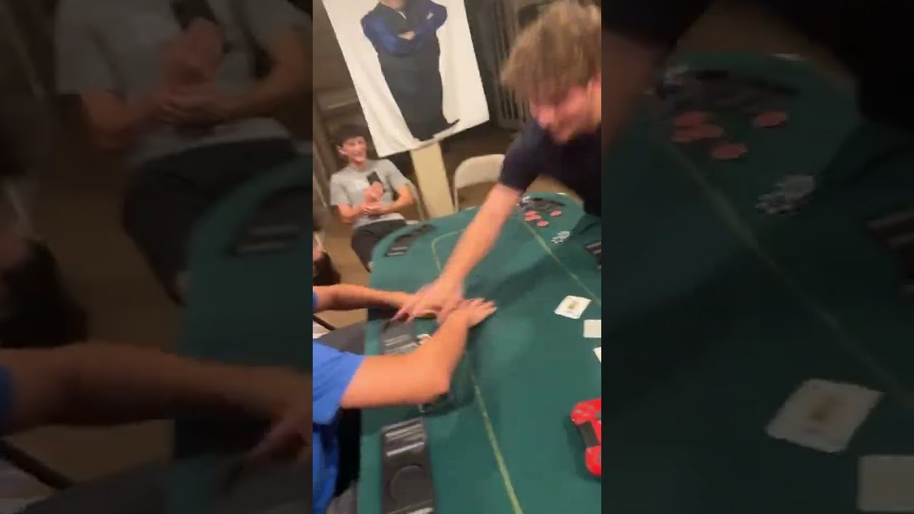 Você está visualizando atualmente Degenerate poker player pulls knife after throwing opponents chips #figthing #poker #gambling